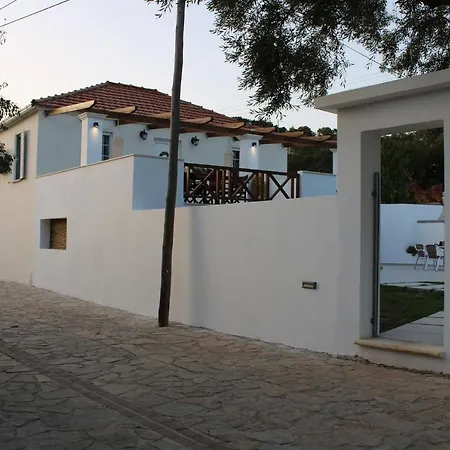 Vilă Kouzoulis House *